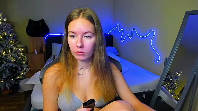 Snapshot of EmilyPaw chatting on 16, 12, 2025 EmilyPaw online show from 16, 12, 2025