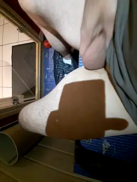 Snapshot of Berniwix2 chatting on 16, 11, 2025 Berniwix2 online show from 16, 11, 2025