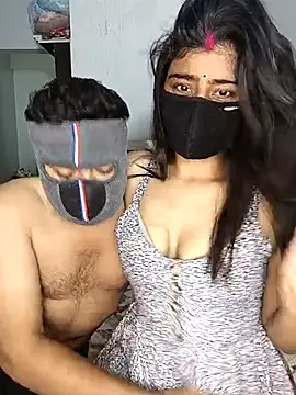 Snapshot of Love-N chatting on 7, 10, 2025 Love-N online show from 7, 10, 2025