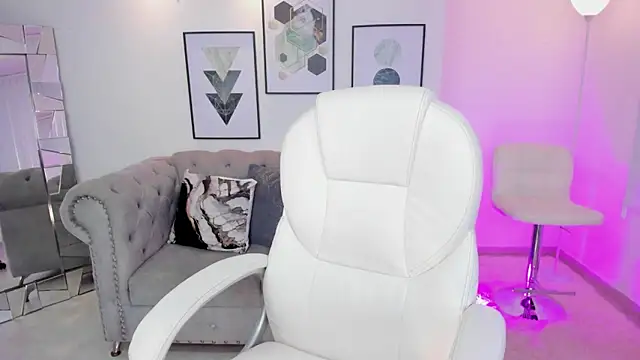 Layla Breezee online show from 2, 3, 2025