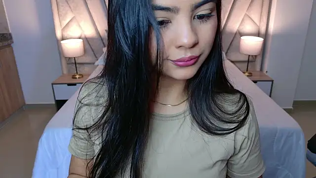 Snapshot of Layla_Breezee chatting on 19, 7, 2026 Layla Breezee online show from 19, 7, 2026