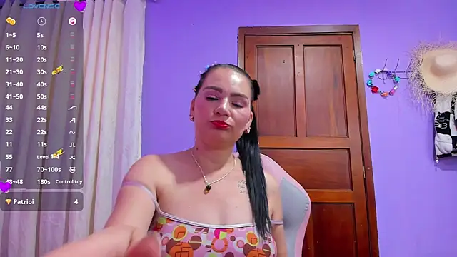 Snapshot of scarlet_hit chatting on 4, 3, 2025 scarlet hit online show from 4, 3, 2025