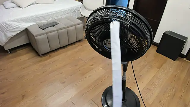 Snapshot of Mara_Torres1 chatting on 5, 3, 2025 Mara Torres1 online show from 5, 3, 2025