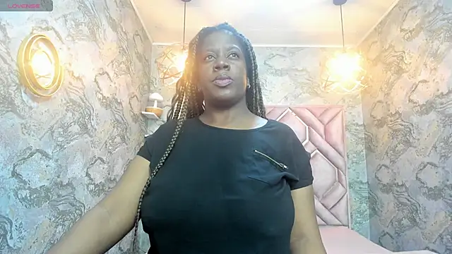 Snapshot of nefertiti_ebony chatting on 15, 10, 2025 nefertiti ebony online show from 15, 10, 2025