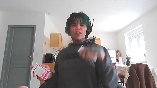 Snapshot of serena__vedette chatting on 12, 2, 2025 serena vedette online show from 12, 2, 2025