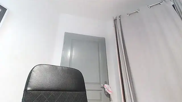 Snapshot of serena__vedette chatting on 3, 11, 2025 serena vedette online show from 3, 11, 2025