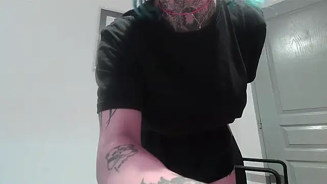 Snapshot of serena__vedette chatting on 7, 11, 2025 serena vedette online show from 7, 11, 2025