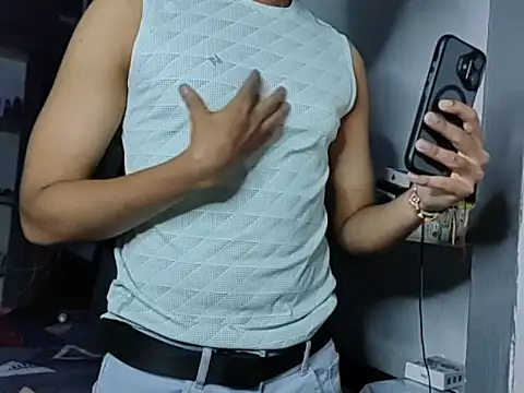 Snapshot of fit_boyxx chatting on 6, 11, 2025 fit boyxx online show from 6, 11, 2025