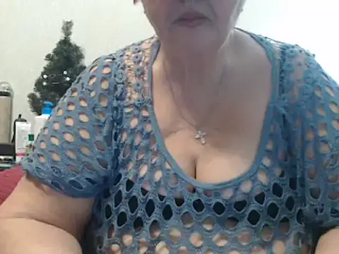 Snapshot of DeniseeRosea chatting on 4, 3, 2025 DeniseeRosea online show from 4, 3, 2025