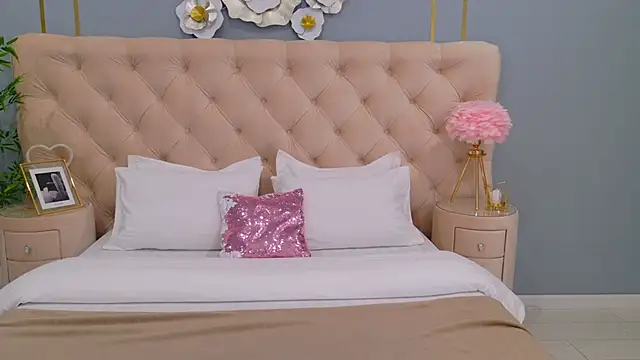 SandraTucker online show from 14, 11, 2025