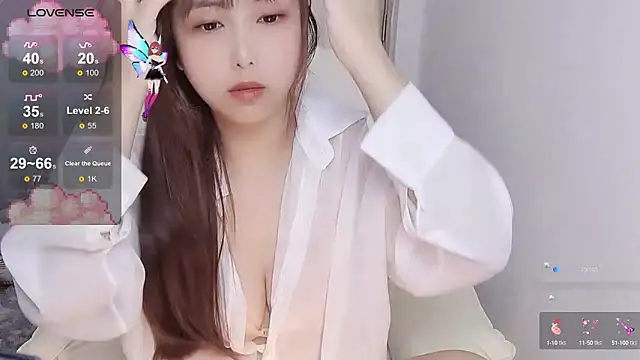 Snapshot of tunestar chatting on 8, 10, 2025 tunestar online show from 8, 10, 2025