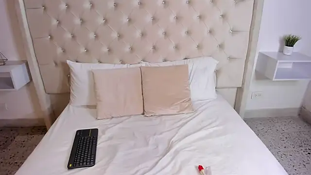 Snapshot of bella_bloomg chatting on 21, 2, 2025 bella bloomg online show from 21, 2, 2025