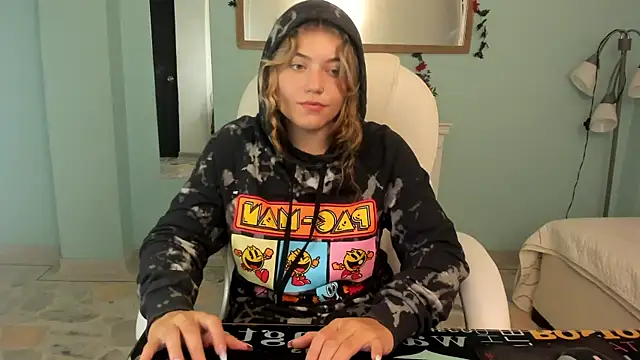 Snapshot of alaia_greyy chatting on 3, 2, 2025 alaia greyy online show from 3, 2, 2025