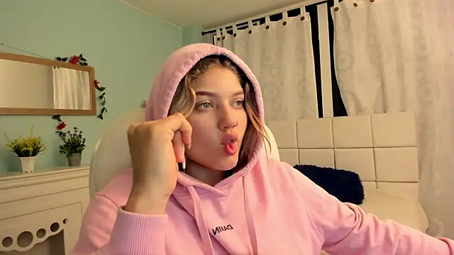 Snapshot of alaia_greyy chatting on 11, 2, 2025 alaia greyy online show from 11, 2, 2025