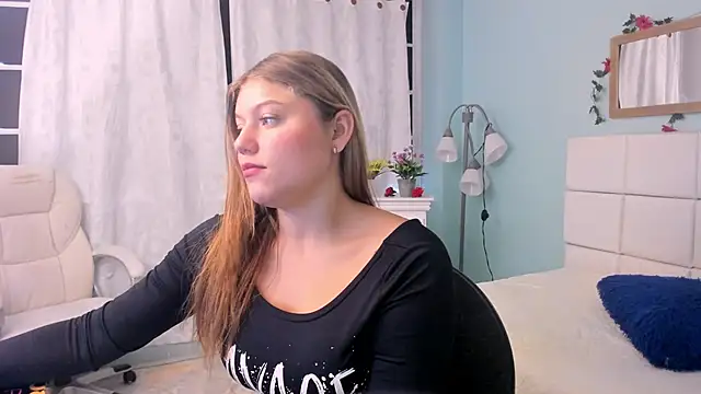 Snapshot of alaia_greyy chatting on 21, 2, 2025 alaia greyy online show from 21, 2, 2025