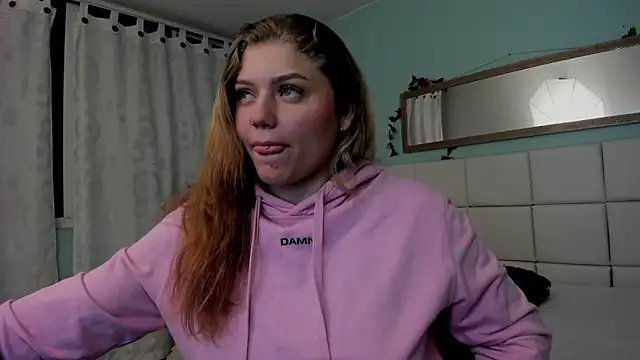 Snapshot of alaia_greyy chatting on 8, 3, 2025 alaia greyy online show from 8, 3, 2025