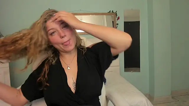Snapshot of alaia_greyy chatting on 10, 3, 2025 alaia greyy online show from 10, 3, 2025