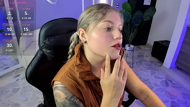 Snapshot of alaia_greyy chatting on 18, 9, 2025 alaia greyy online show from 18, 9, 2025