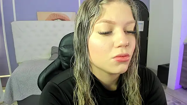 Snapshot of alaia_greyy chatting on 2, 10, 2025 alaia greyy online show from 2, 10, 2025