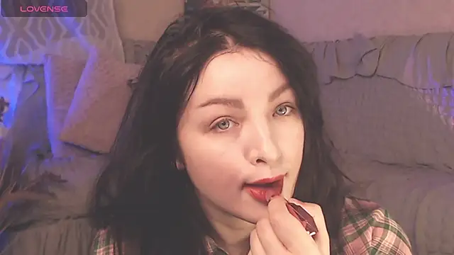 Snapshot of BritneyBarker chatting on 6, 2, 2025 BritneyBarker online show from 6, 2, 2025