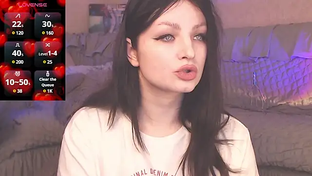 Snapshot of BritneyBarker chatting on 22, 2, 2025 BritneyBarker online show from 22, 2, 2025