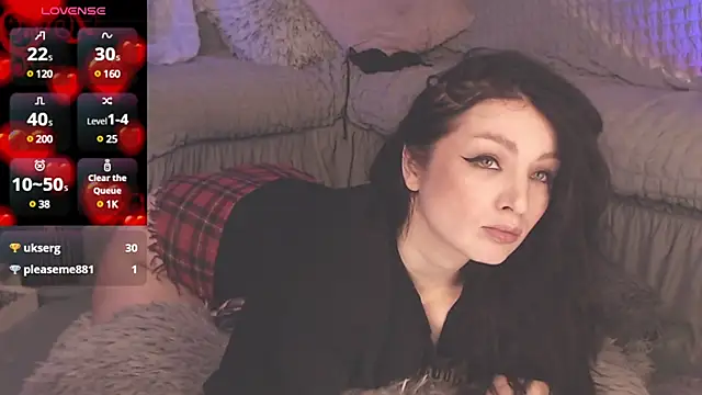 Snapshot of BritneyBarker chatting on 4, 3, 2025 BritneyBarker online show from 4, 3, 2025