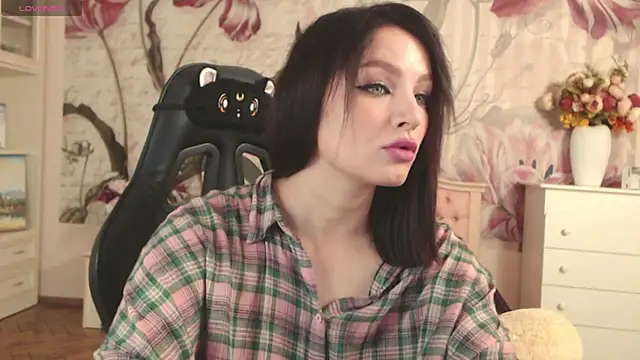 Snapshot of BritneyBarker chatting on 14, 9, 2025 BritneyBarker online show from 14, 9, 2025