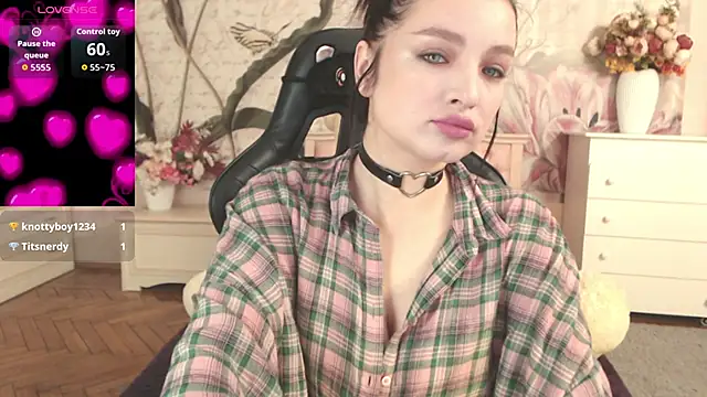 Snapshot of BritneyBarker chatting on 18, 10, 2025 BritneyBarker online show from 18, 10, 2025