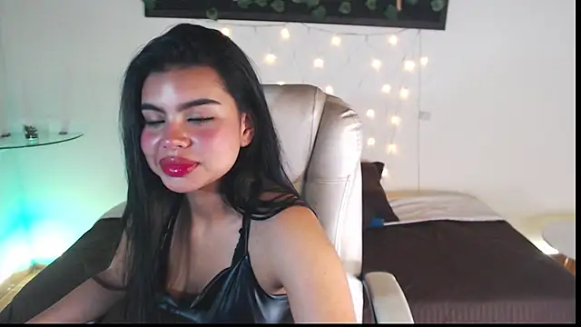 saray  jones online show from 24, 2, 2025