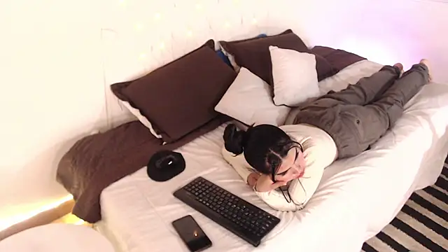 saray  jones online show from 18, 3, 2025