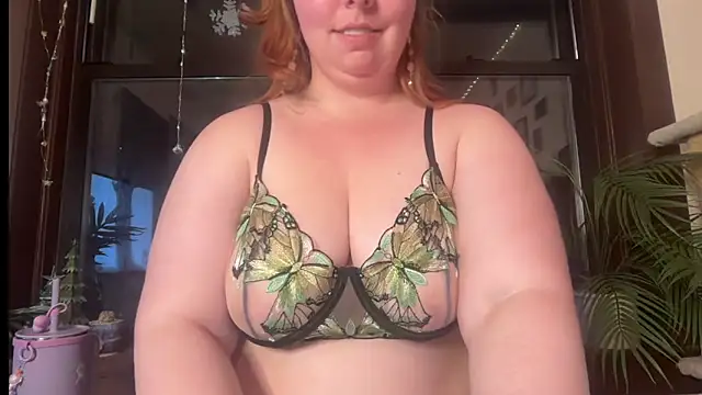 Snapshot of curvycate127 chatting on 24, 3, 2026 curvycate127 online show from 24, 3, 2026