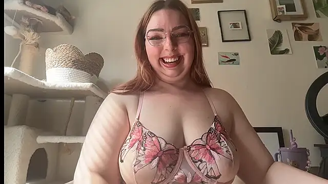 Snapshot of curvycate127 chatting on 3, 4, 2026 curvycate127 online show from 3, 4, 2026