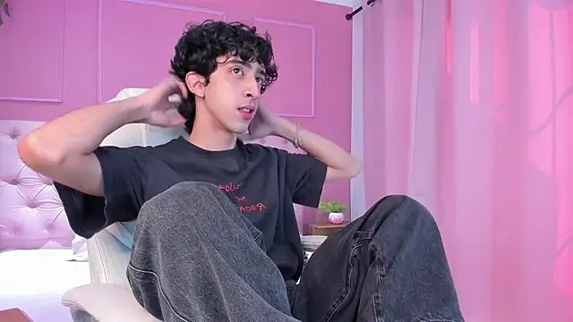 Snapshot of Alezzandro_ chatting on 22, 1, 2025 Alezzandro online show from 22, 1, 2025