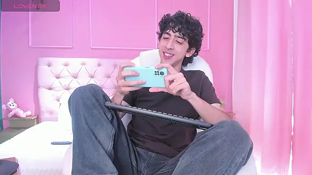 Snapshot of Alezzandro_ chatting on 23, 1, 2025 Alezzandro online show from 23, 1, 2025