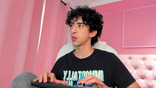 Snapshot of Alezzandro_ chatting on 27, 1, 2025 Alezzandro online show from 27, 1, 2025