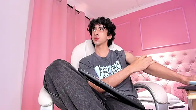 Snapshot of Alezzandro_ chatting on 29, 1, 2025 Alezzandro online show from 29, 1, 2025