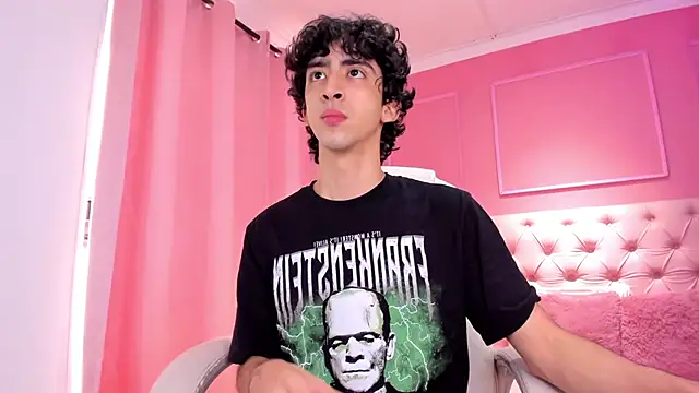 Snapshot of Alezzandro_ chatting on 1, 2, 2025 Alezzandro online show from 1, 2, 2025