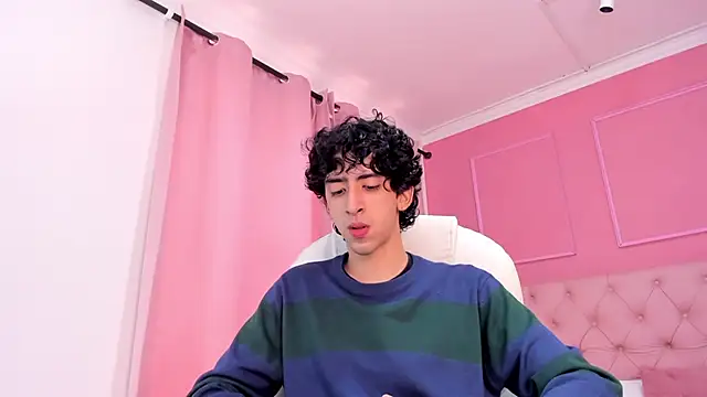 Snapshot of Alezzandro_ chatting on 6, 2, 2025 Alezzandro online show from 6, 2, 2025