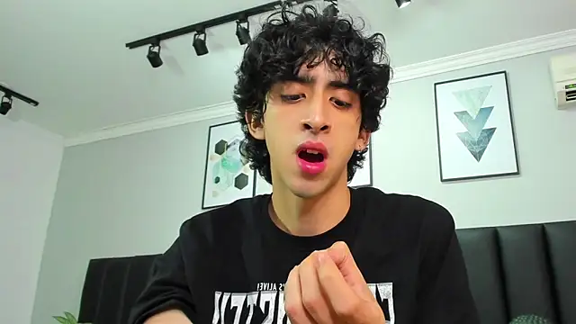 Snapshot of Alezzandro_ chatting on 11, 2, 2025 Alezzandro online show from 11, 2, 2025