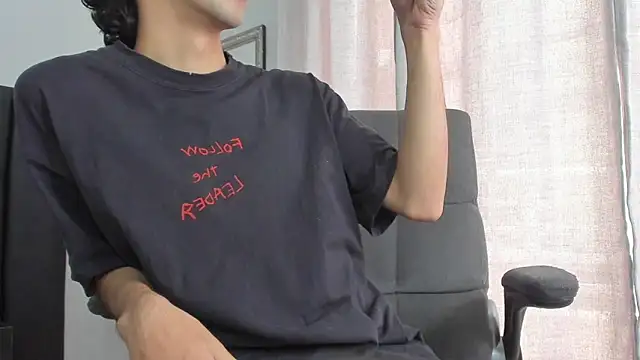 Snapshot of Alezzandro_ chatting on 12, 2, 2025 Alezzandro online show from 12, 2, 2025