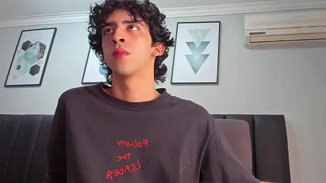 Snapshot of Alezzandro_ chatting on 12, 2, 2025 Alezzandro online show from 12, 2, 2025