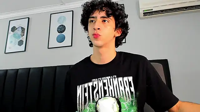 Snapshot of Alezzandro_ chatting on 23, 2, 2025 Alezzandro online show from 23, 2, 2025