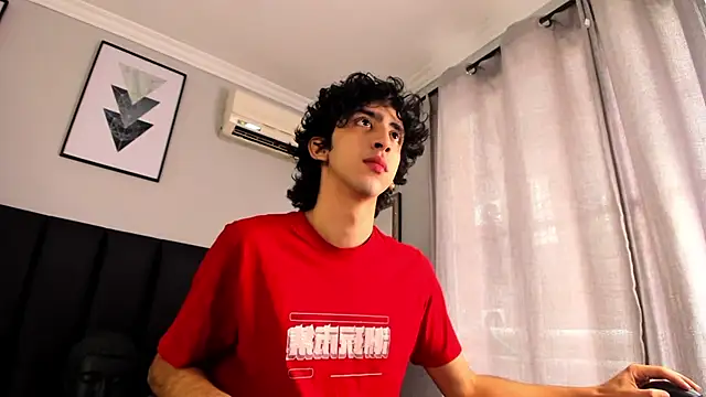 Snapshot of Alezzandro_ chatting on 6, 3, 2025 Alezzandro online show from 6, 3, 2025