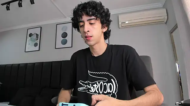 Snapshot of Alezzandro_ chatting on 7, 3, 2025 Alezzandro online show from 7, 3, 2025