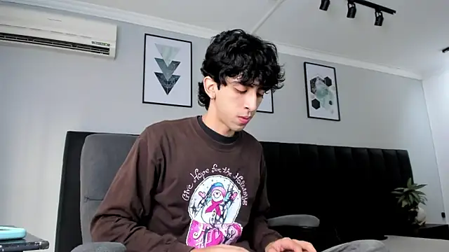 Snapshot of Alezzandro_ chatting on 8, 3, 2025 Alezzandro online show from 8, 3, 2025