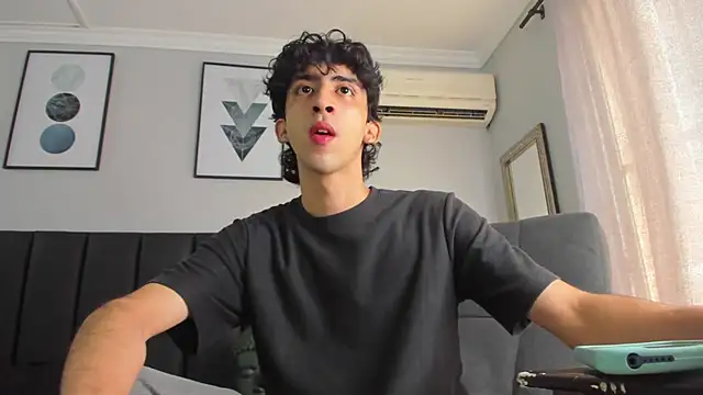 Snapshot of Alezzandro_ chatting on 11, 3, 2025 Alezzandro online show from 11, 3, 2025