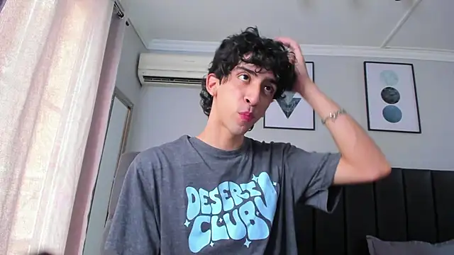 Snapshot of Alezzandro_ chatting on 13, 3, 2025 Alezzandro online show from 13, 3, 2025