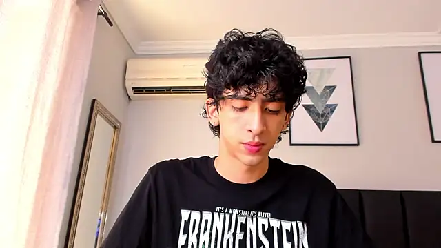 Snapshot of Alezzandro_ chatting on 15, 3, 2025 Alezzandro online show from 15, 3, 2025