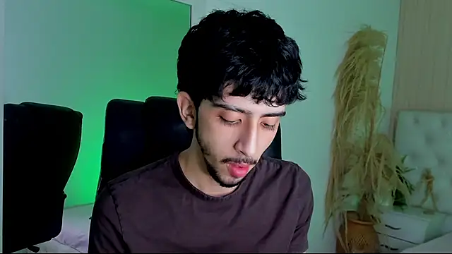 Snapshot of Alezzandro_ chatting on 12, 9, 2025 Alezzandro online show from 12, 9, 2025