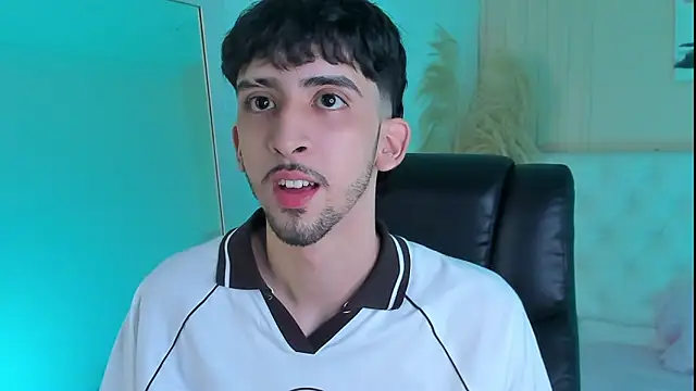 Snapshot of Alezzandro_ chatting on 18, 9, 2025 Alezzandro online show from 18, 9, 2025